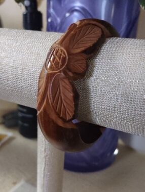 Vintage Carved Leaf Wooden Cuff Bracelet - Brown